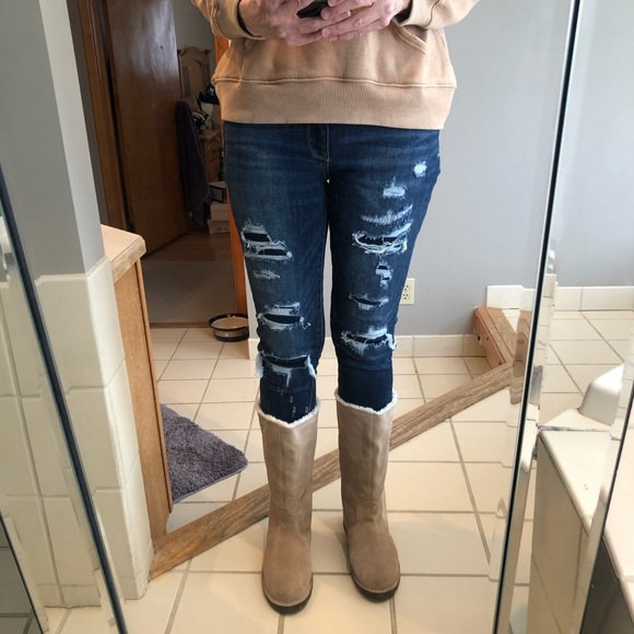 AMERICAN Eagle Suede Boots - Picture 5 of 8